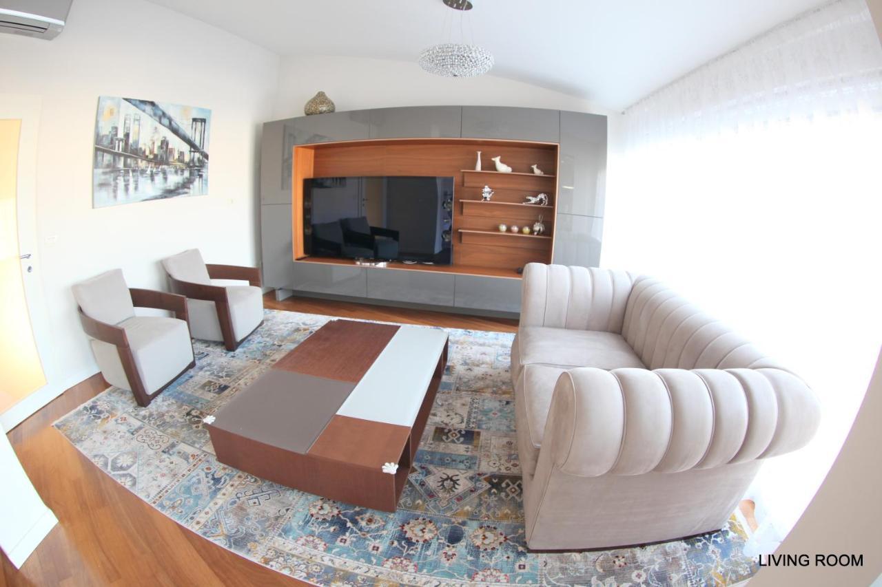 Luxury Marina View Apartment Izola Eksteriør billede